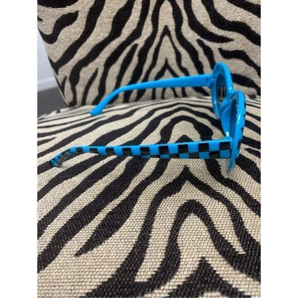 Checkered Fashion Sunglasses - Picture 2 of 4